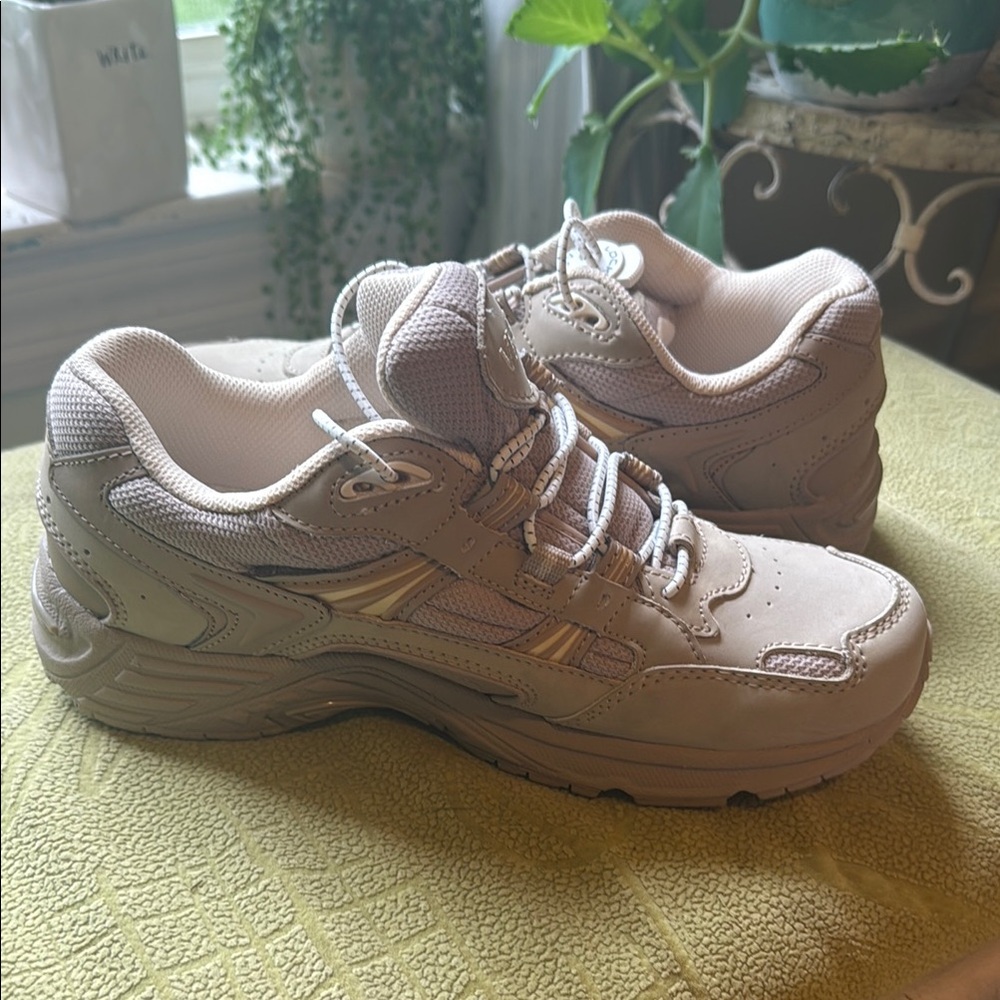 Women's walking shoes by Vionic